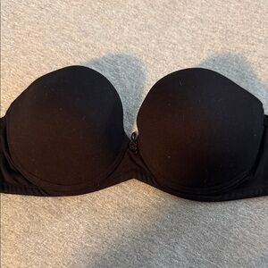 Elegant Black Strapless Bra